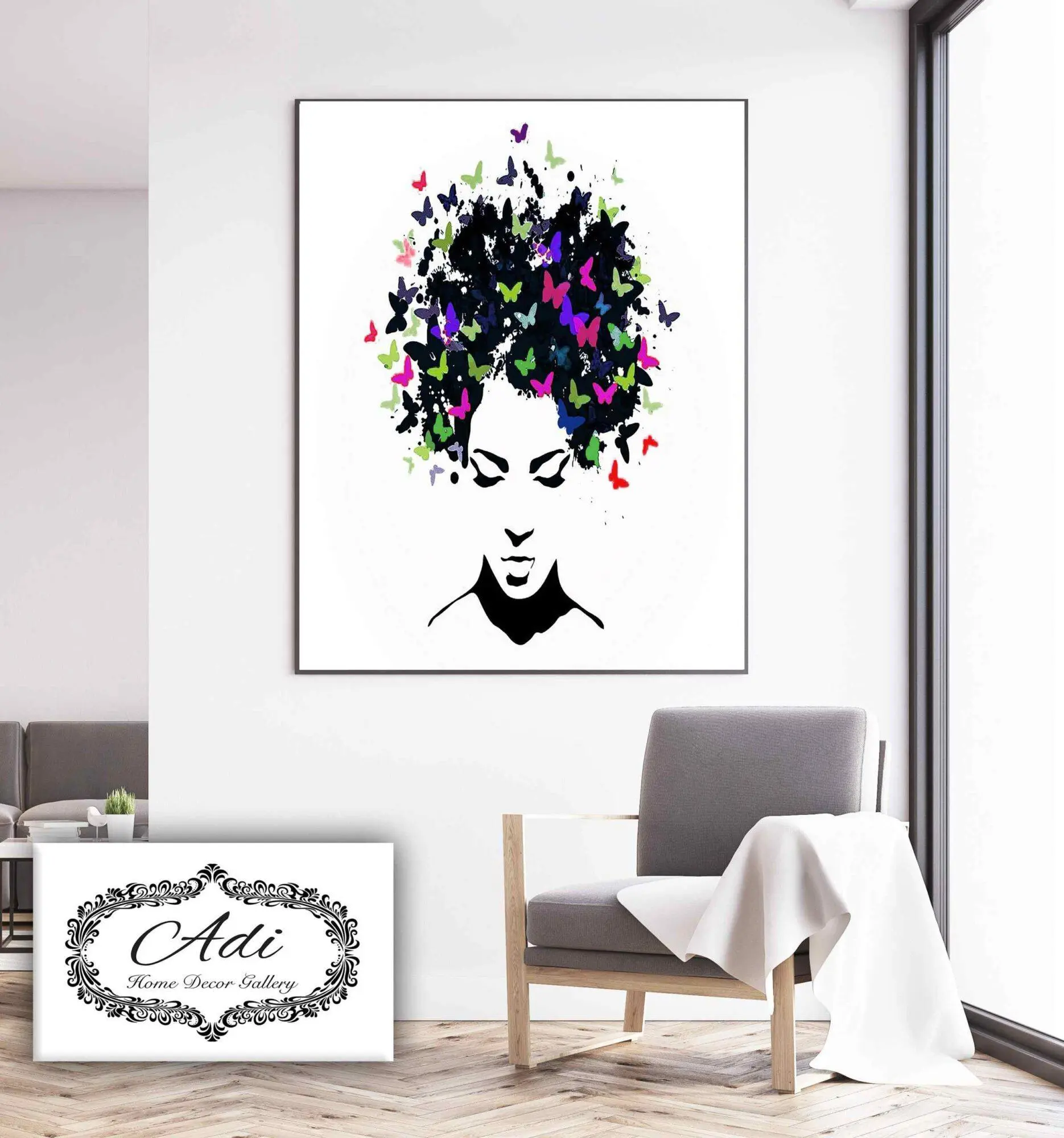 תמונה של אישה עם ראש פרפרים