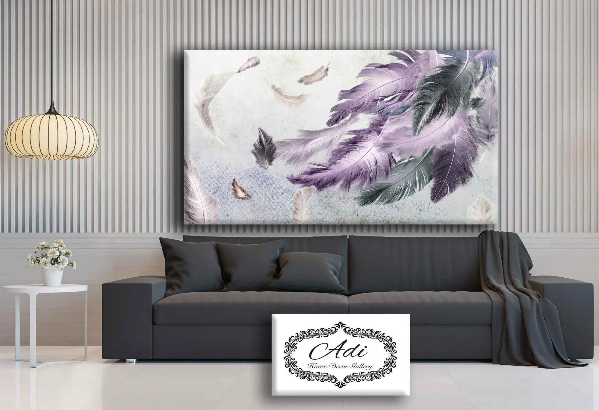 תמונה של נוצות סגולות רקע אפור