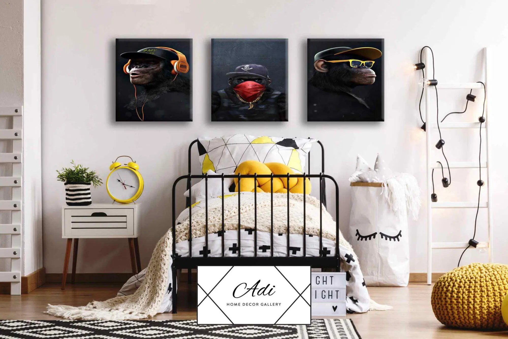 שלישיית תמונות של קופים עם משקפיים אוזניות ובנדנה