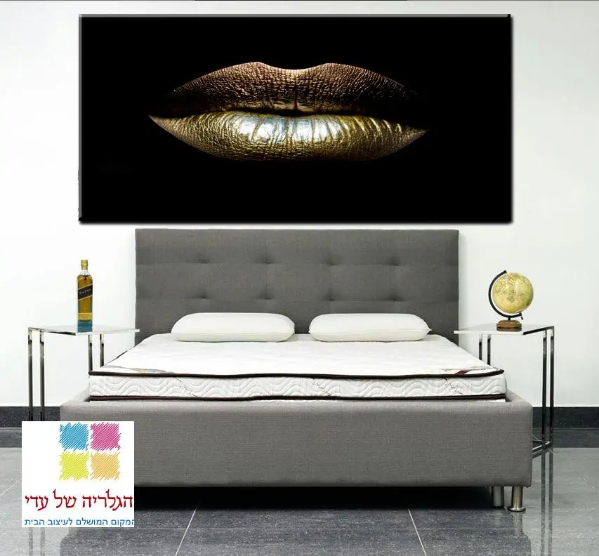 תמונה של שפתיים רקע שחור